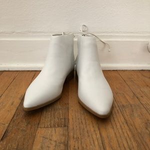 Splendid Niva white pointed booties
